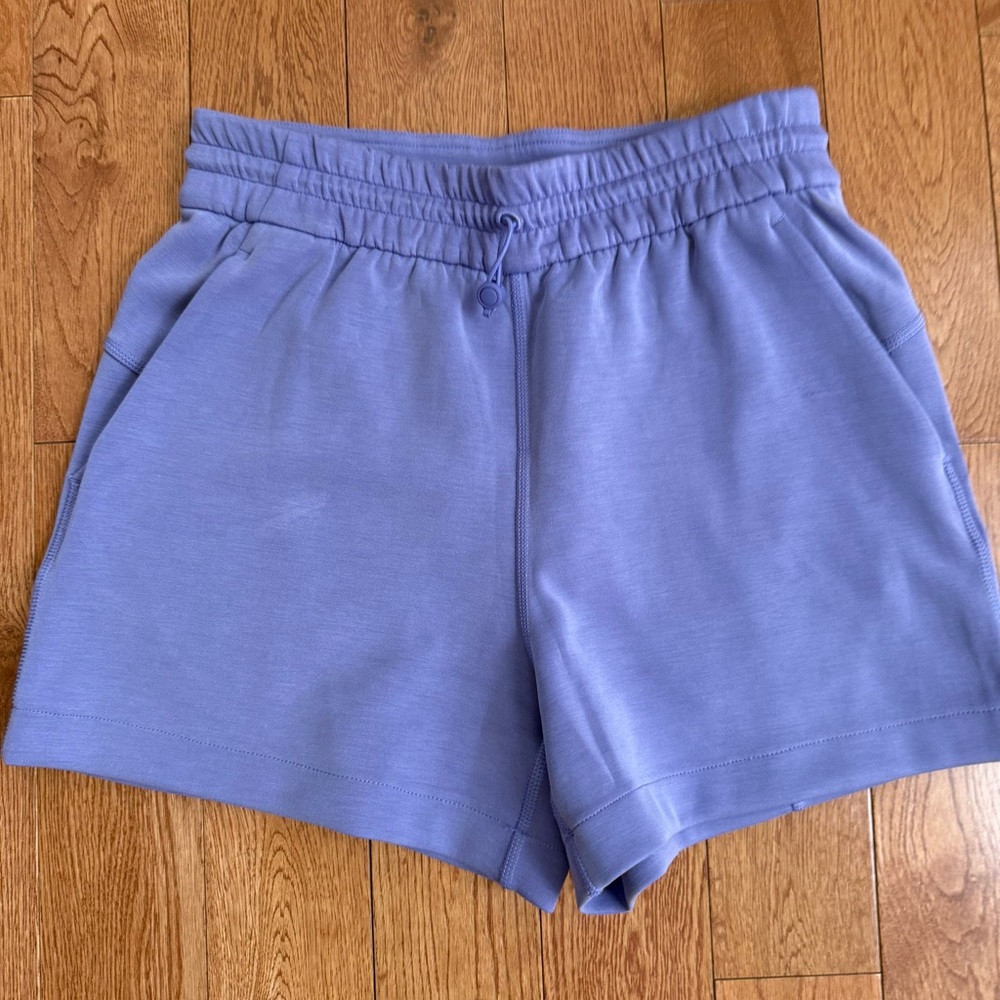 Lululemon size 4 Softstreme High-Rise Short 4”